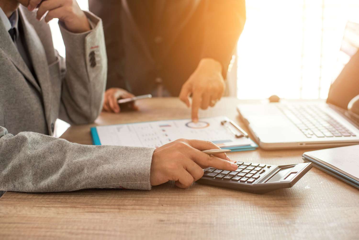 Meslekte Birlik - E-Fatura Çözümleri - İş Toplantısı ve Finansal Analiz